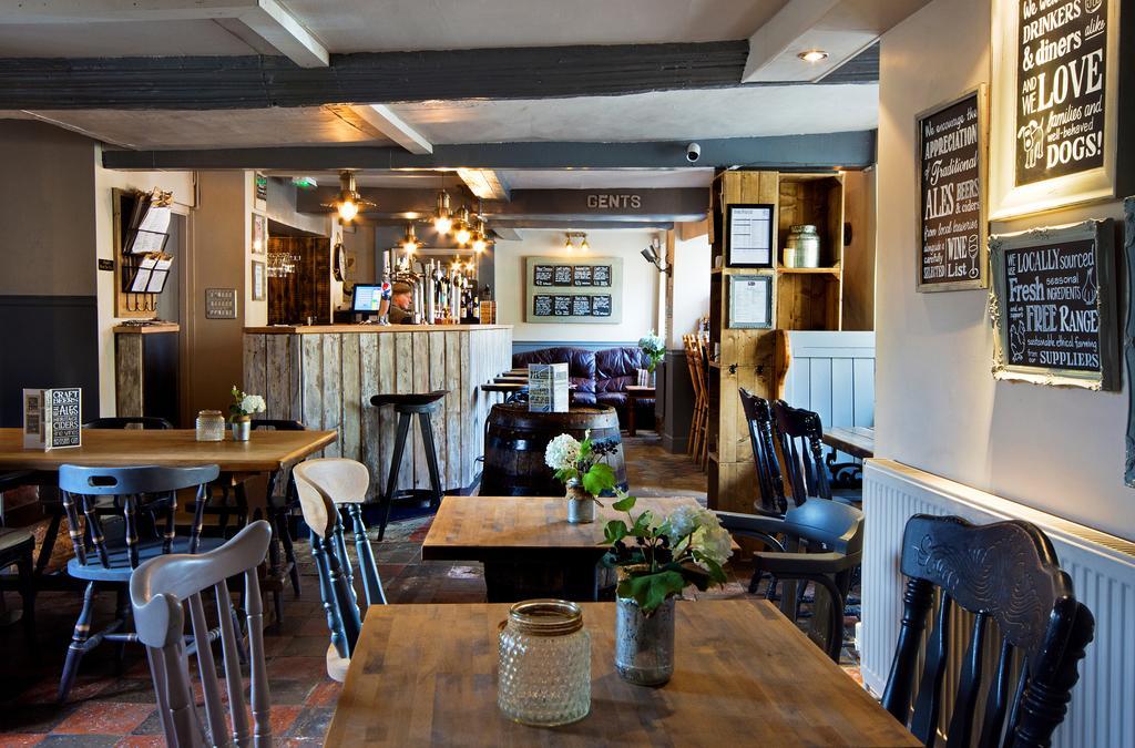 Green Dragon Hotel Brigstock Luaran gambar